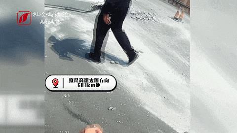 DƬ